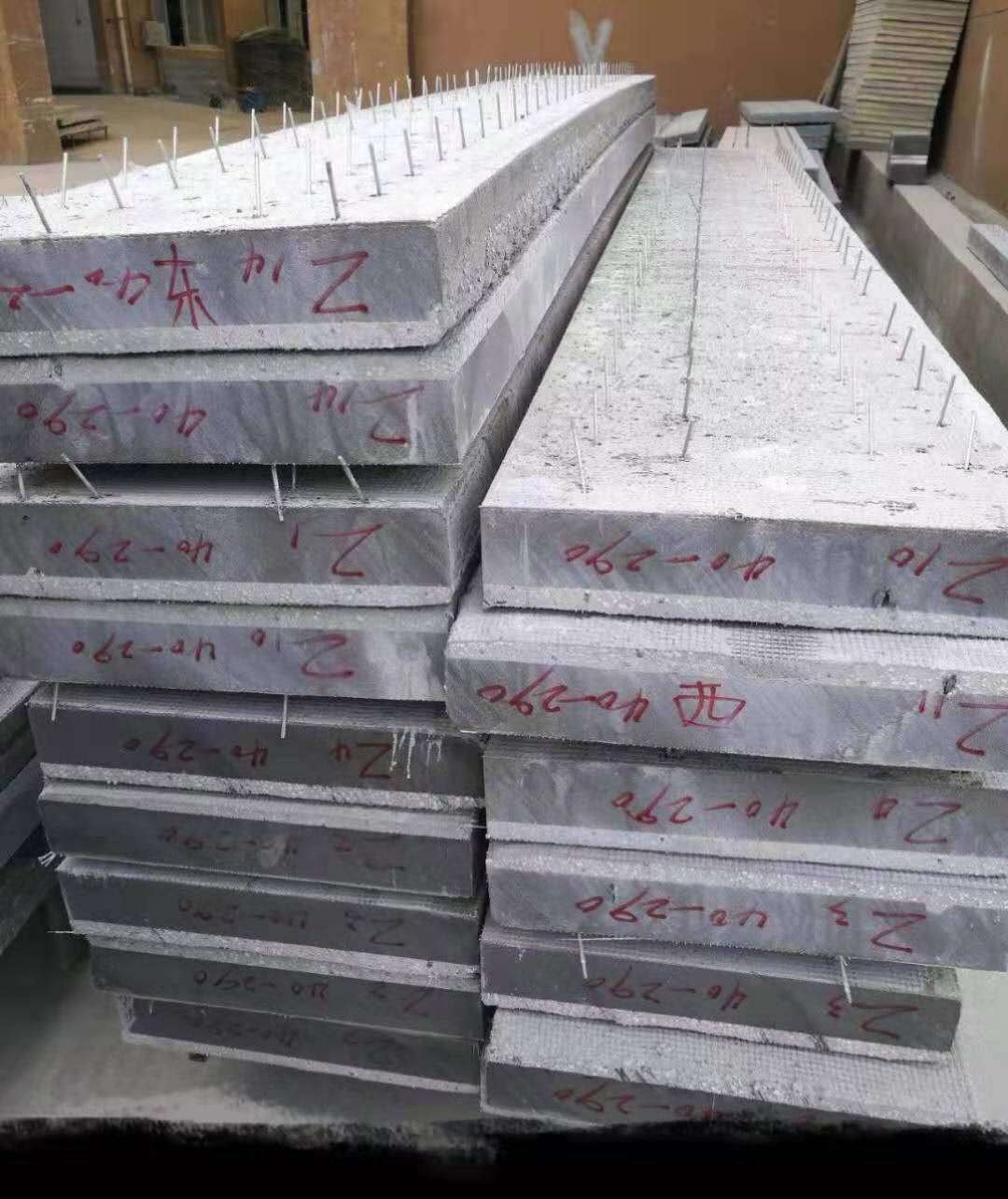 外墻保溫板設備的具體做法？